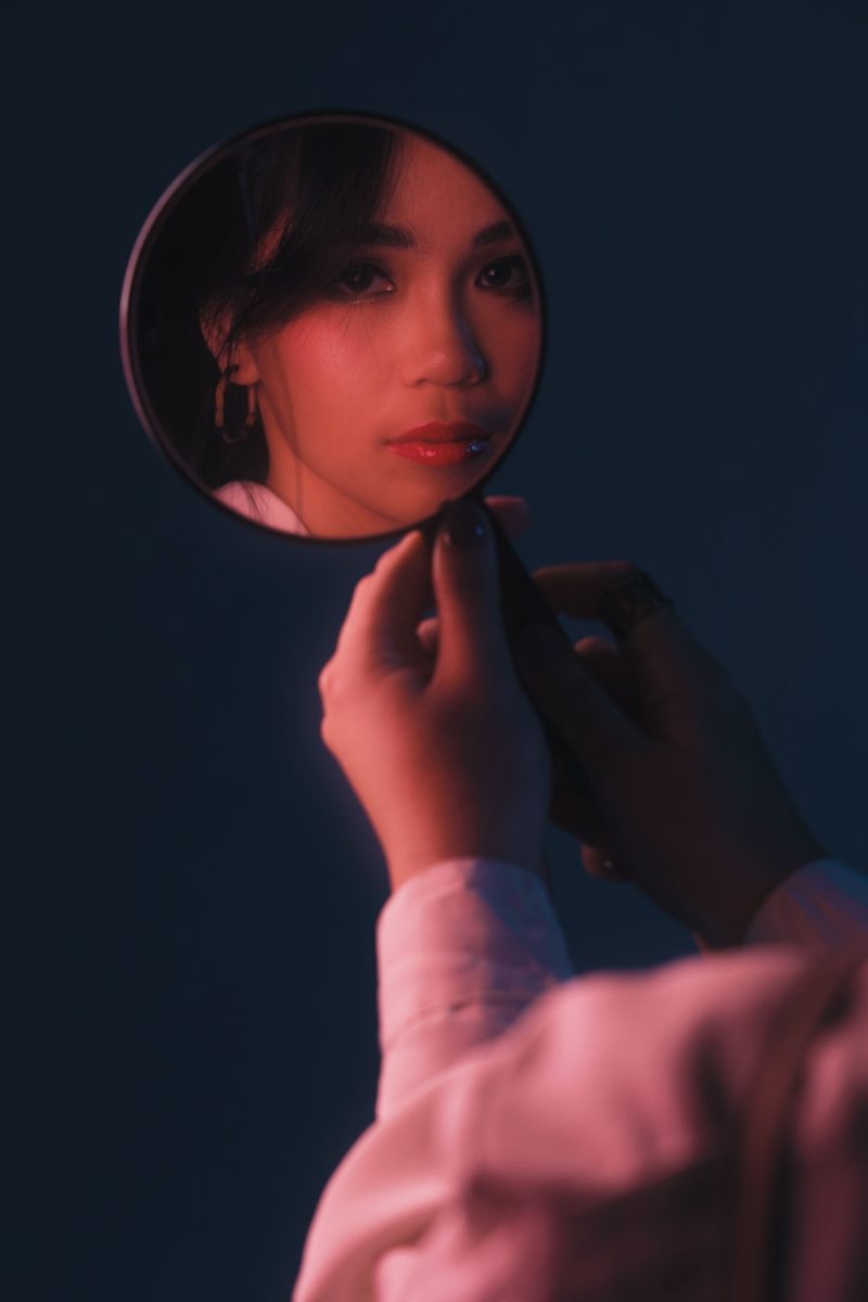 Flores reflection in a circular mirror