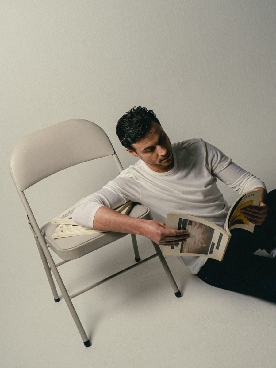 David with magazine by folding chair